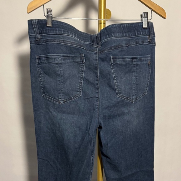 Democracy Itty Bitty Bootcut Jeans - Picture 1 of 7